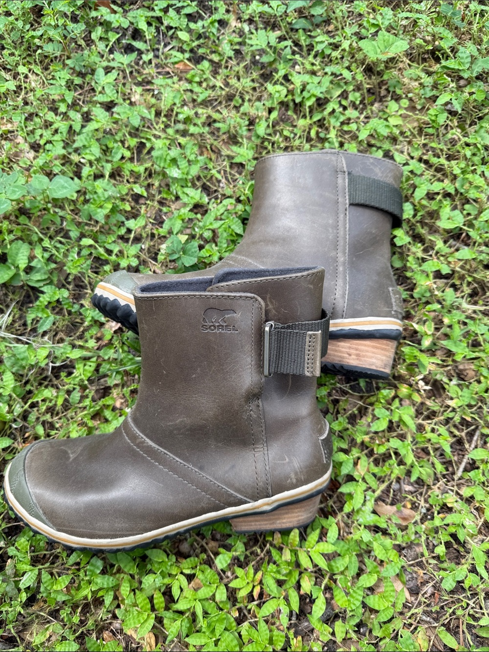Sorel Women’s Slimboot Shortie in Olive/Moss